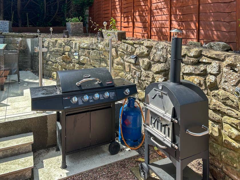 Outdoor eating area | Honeycott, Llangattock, near Crickhowell