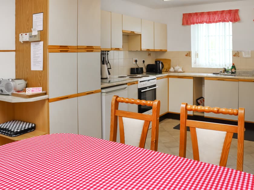 Kitchen/diner | Penlon Cottage, Trefor, Near Caernarfon