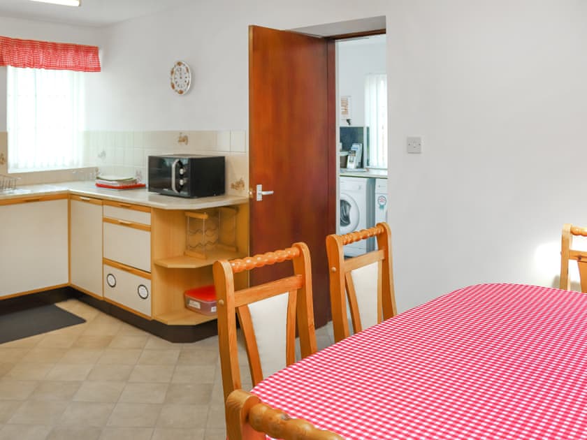 Kitchen/diner | Penlon Cottage, Trefor, Near Caernarfon