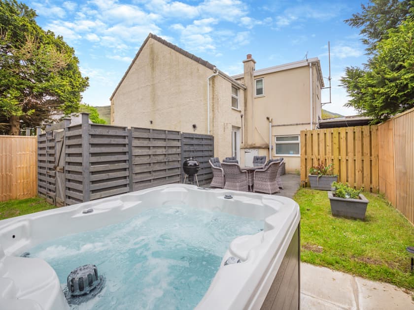 Jacuzzi | Ty Bryn Gloch, Betws Garmon