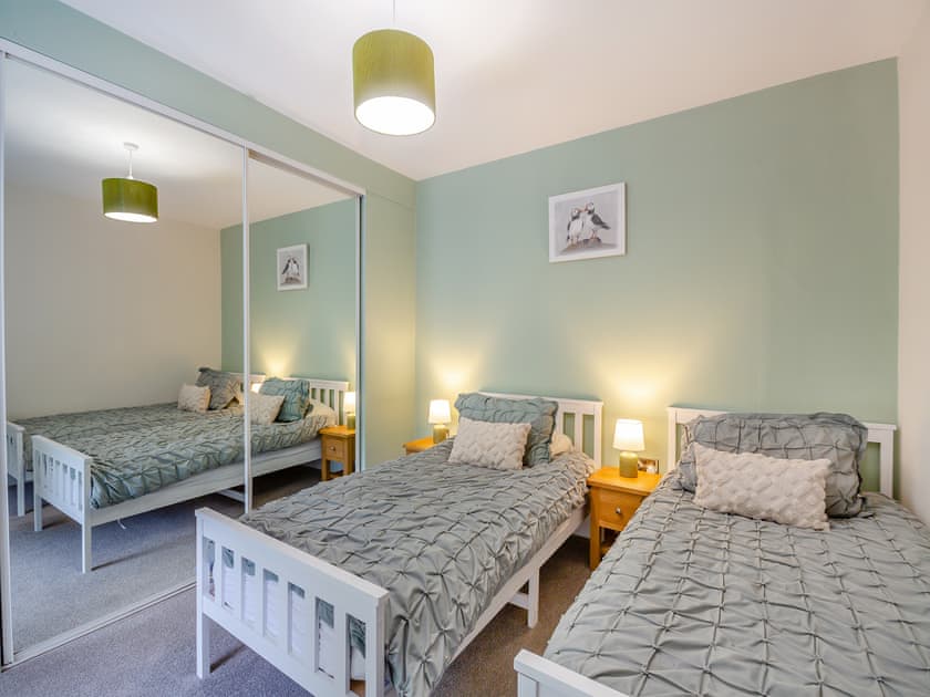 Twin bedroom | Ty Bryn Gloch, Betws Garmon