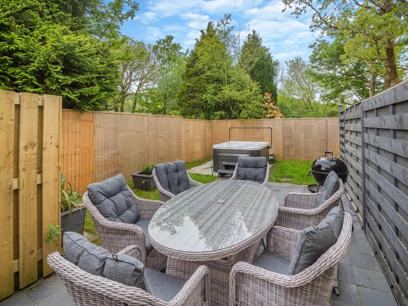 Sitting-out-area | Ty Bryn Gloch, Betws Garmon