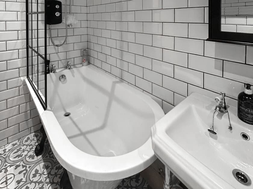 Bathroom | Lyndene Cottage, Carmel, near Caernarfon