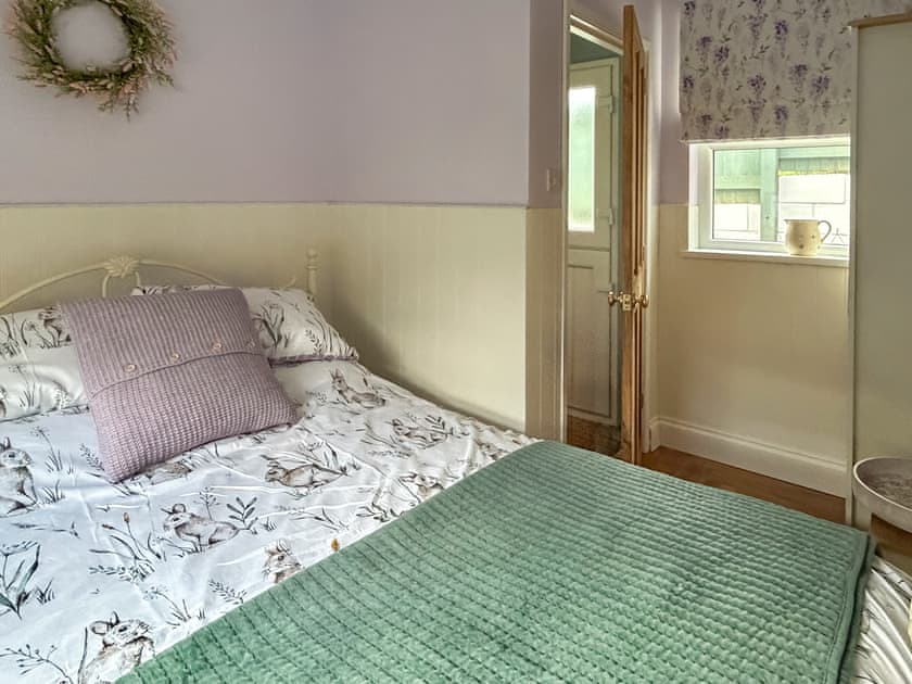 Double bedroom | Lyndene Cottage, Carmel, near Caernarfon