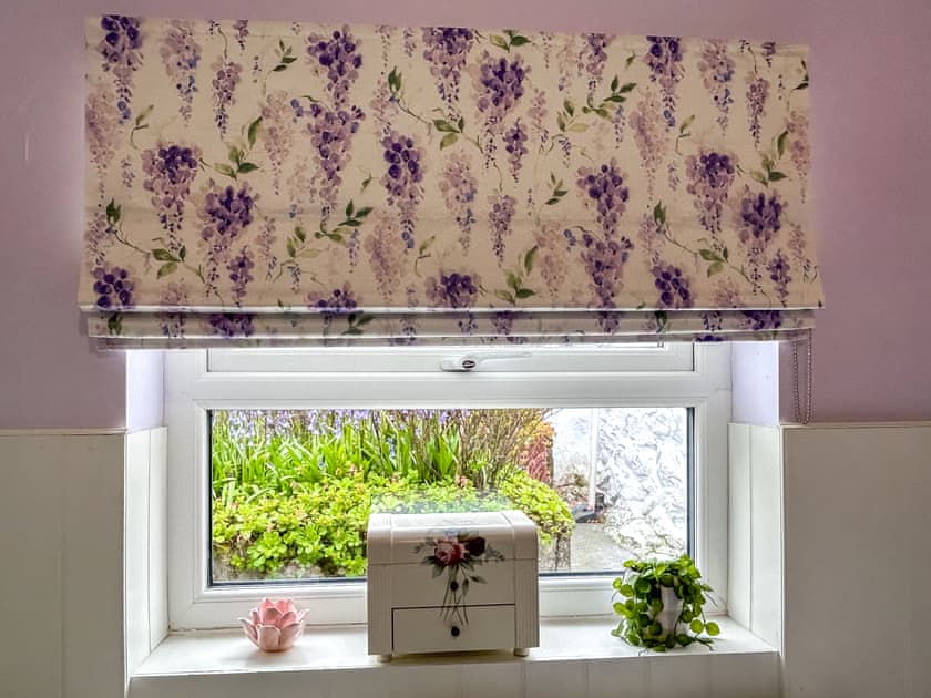 Interior | Lyndene Cottage, Carmel, near Caernarfon