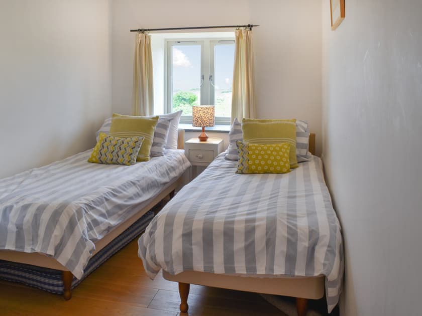 Twin bedroom | Pentire View, Padstow