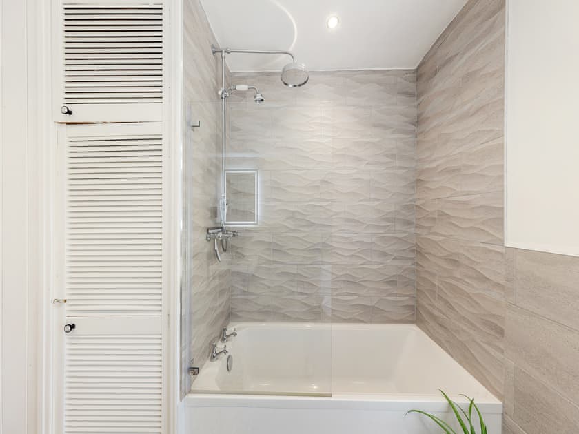 Bathroom | Porthysgaden, Tudweiliog, near Pwllheli
