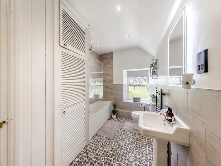 Bathroom | Porthysgaden, Tudweiliog, near Pwllheli