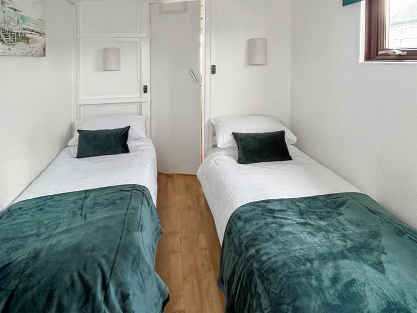 Twin bedroom | Angie’s Beachside House, Point Clear, near Clacton-on-Sea