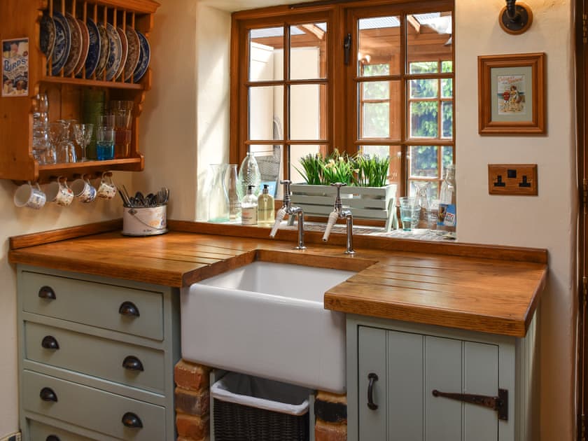 Kitchen | Honeysuckle Cottage, Great Yarmouth