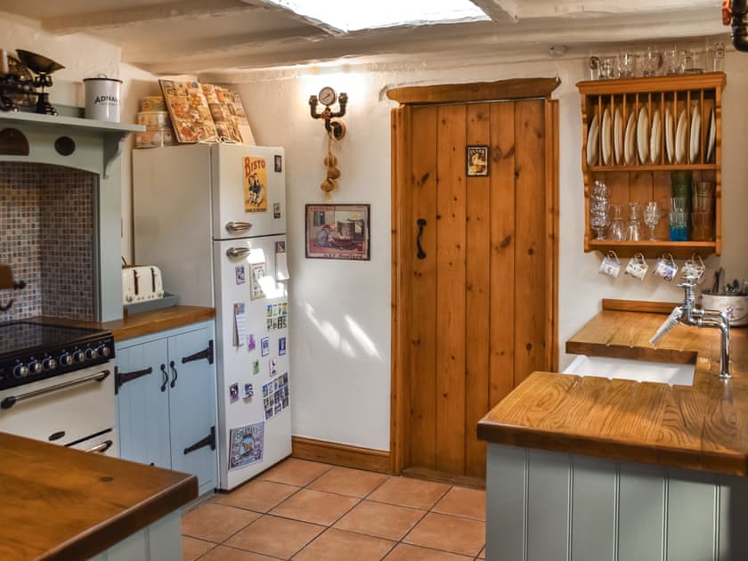 Kitchen | Honeysuckle Cottage, Great Yarmouth