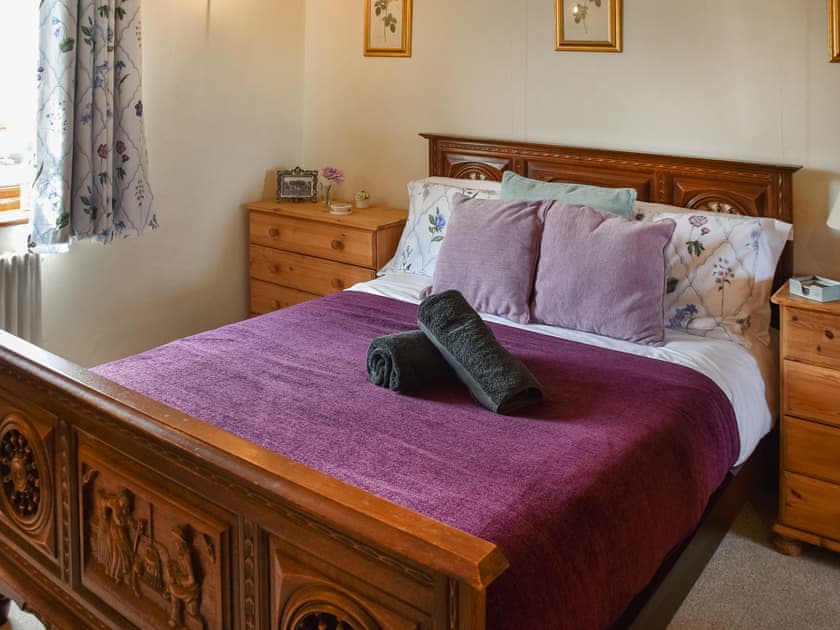Double bedroom | Honeysuckle Cottage, Great Yarmouth