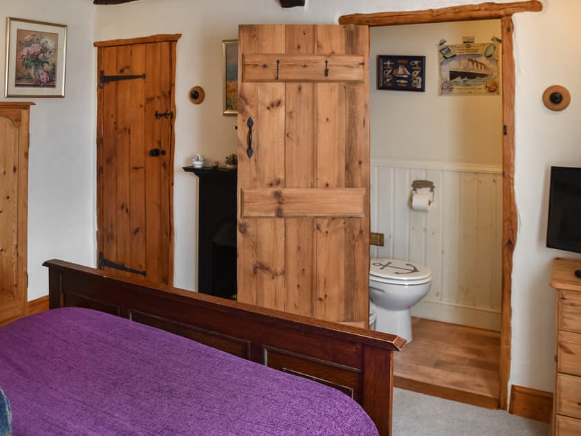 Double bedroom | Honeysuckle Cottage, Great Yarmouth