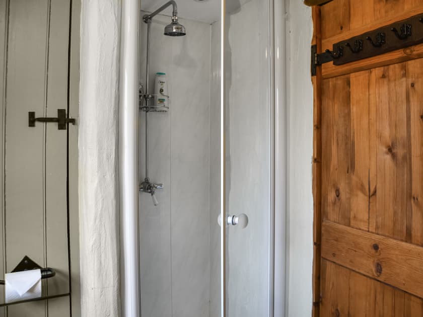 Bathroom | Honeysuckle Cottage, Great Yarmouth