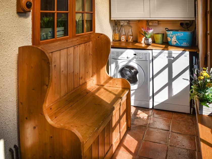 Utility room | Honeysuckle Cottage, Great Yarmouth