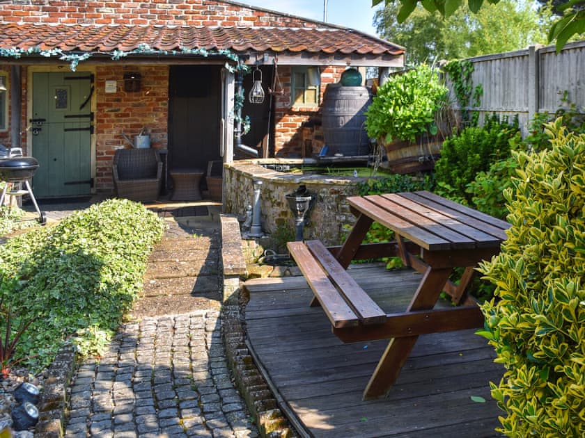Outdoor area | Honeysuckle Cottage, Great Yarmouth