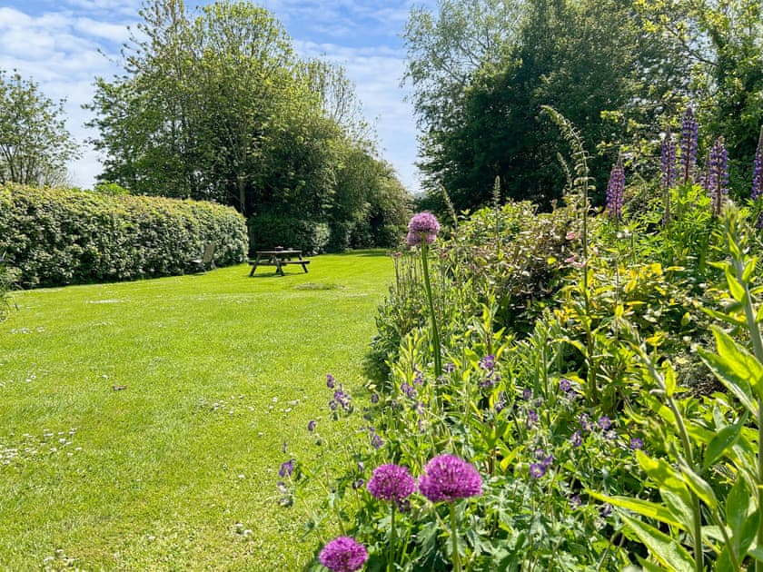 Garden | Swallow Cottages, No. 2 - Swallow Cottages, Wickmere