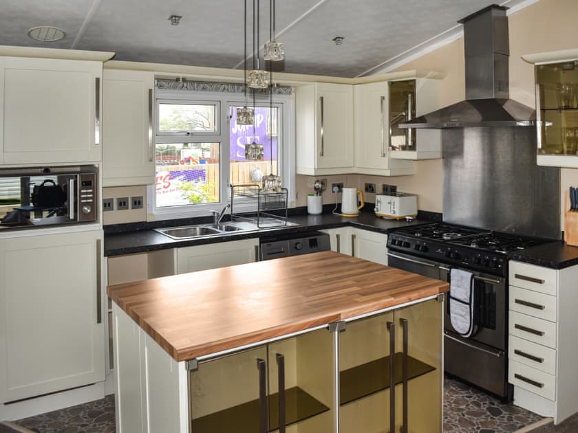Kitchen | Sandy Shores Lodge, Towyn