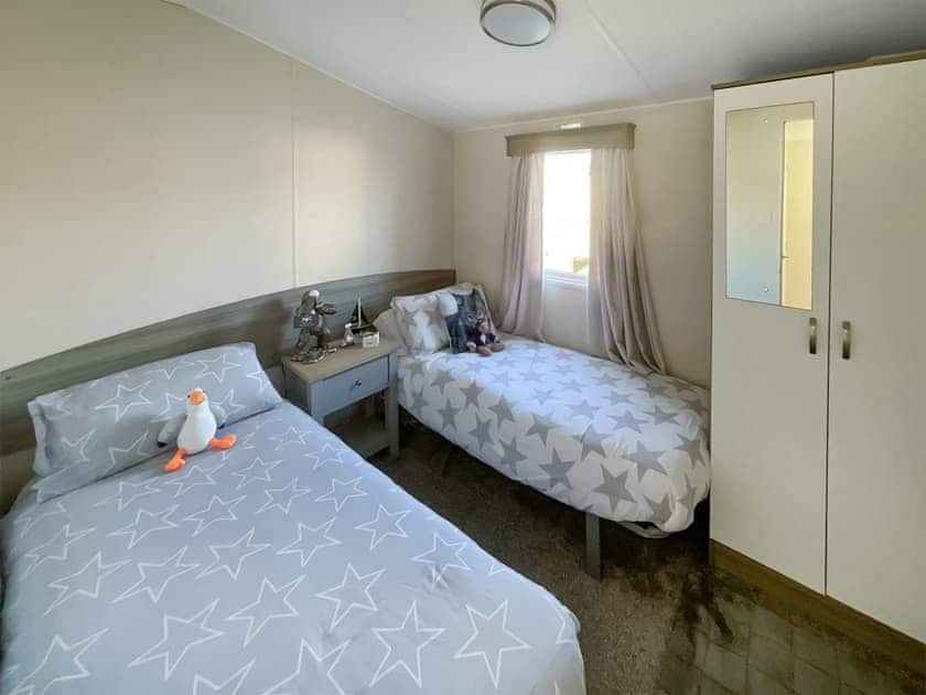 Twin bedroom | Island Retreat, Mersea Island, near Colchester
