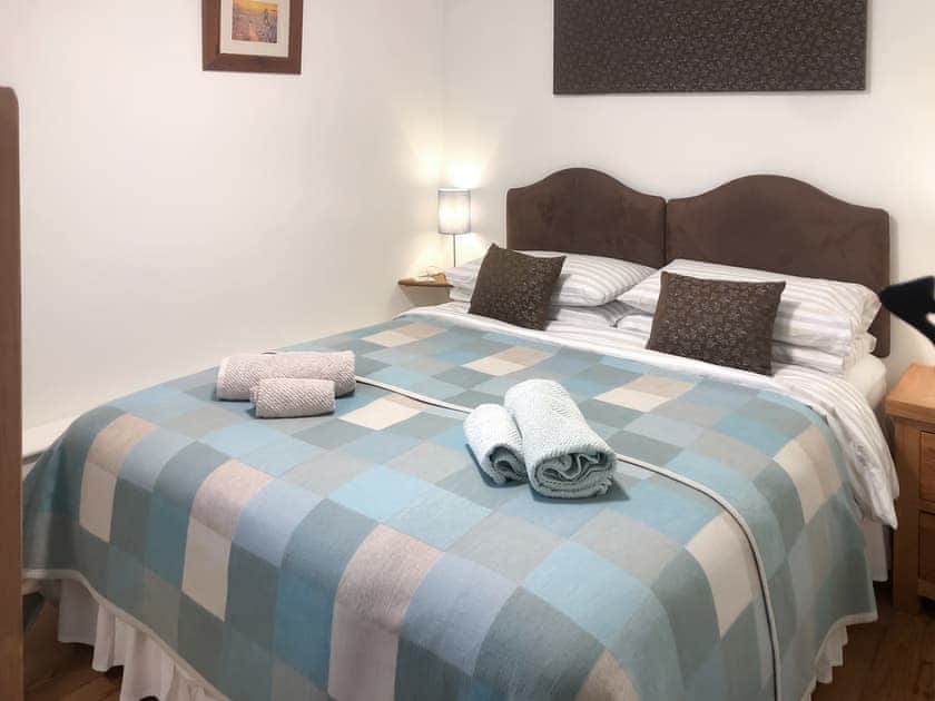 Double bedroom/converts to 2 single beds | Swallow’s Barn, Ashburnham, Battle