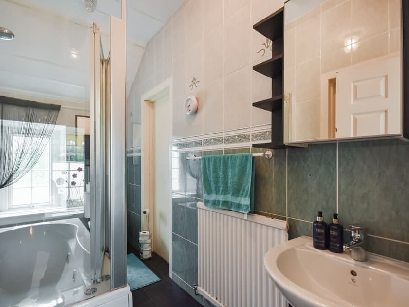 Bathroom | Nether Auchlinsky Cottage, Glendevon