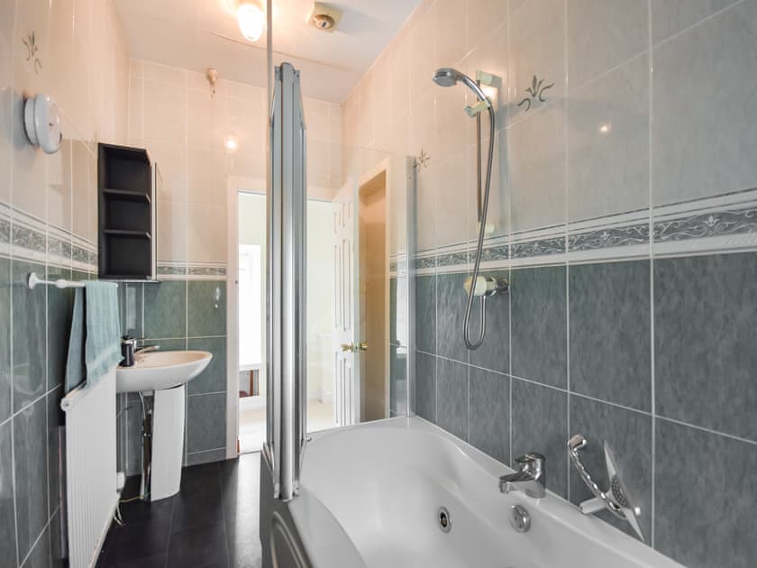 Bathroom | Nether Auchlinsky Cottage, Glendevon