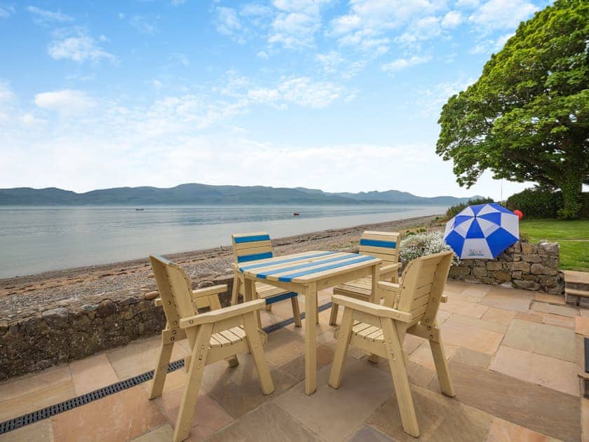 Sitting-out-area | Blue Sails - Water’s Edge Cottages, Llanfaes, Beaumaris, Anglesey