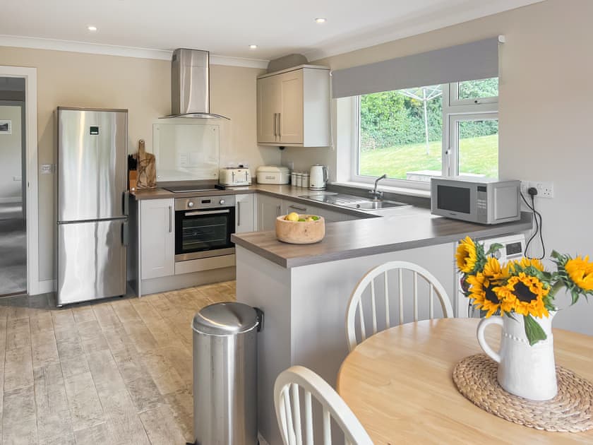 Kitchen | 10 Silvershell View, Port Isaac