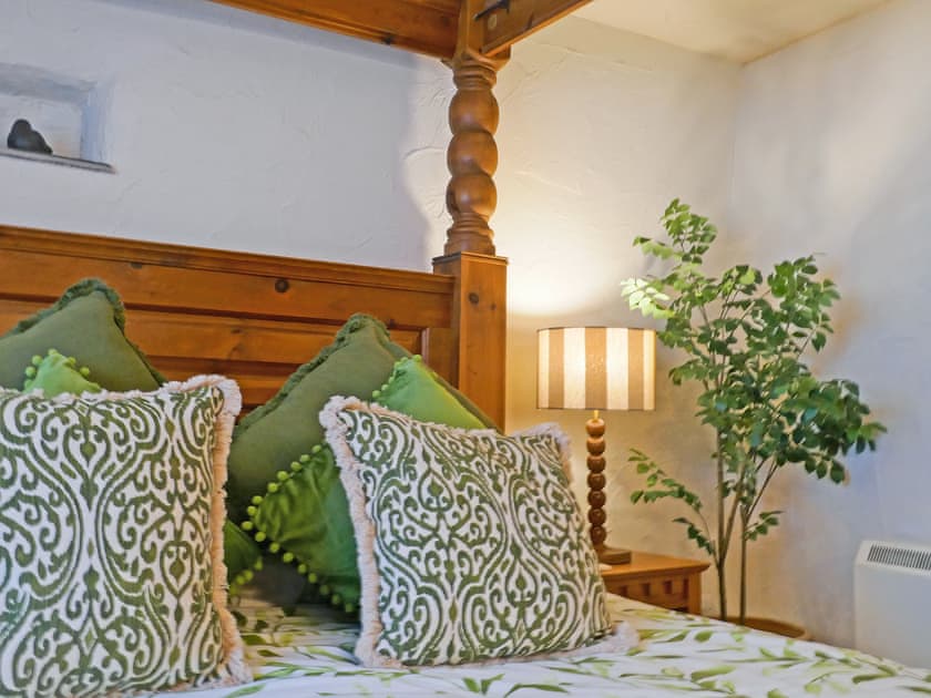 Four Poster bedroom | Laity, Polperro, near Looe