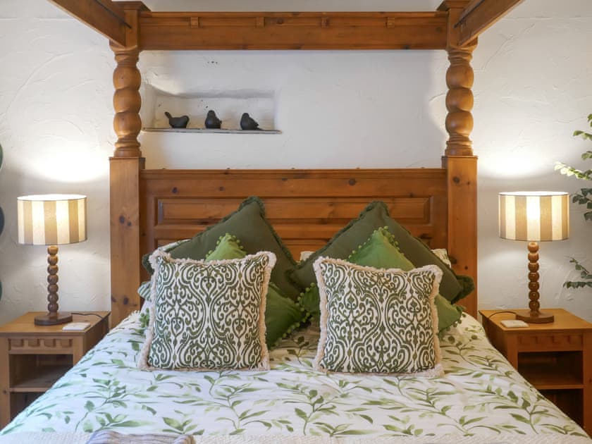 Four Poster bedroom | Laity, Polperro, near Looe