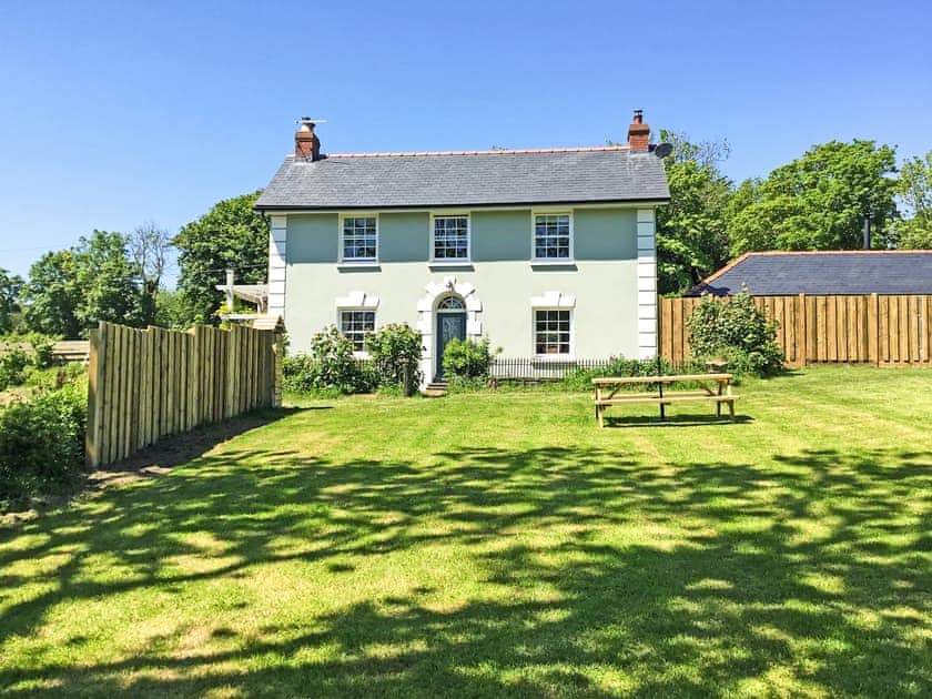 Exterior | Maclaren House, Thornton