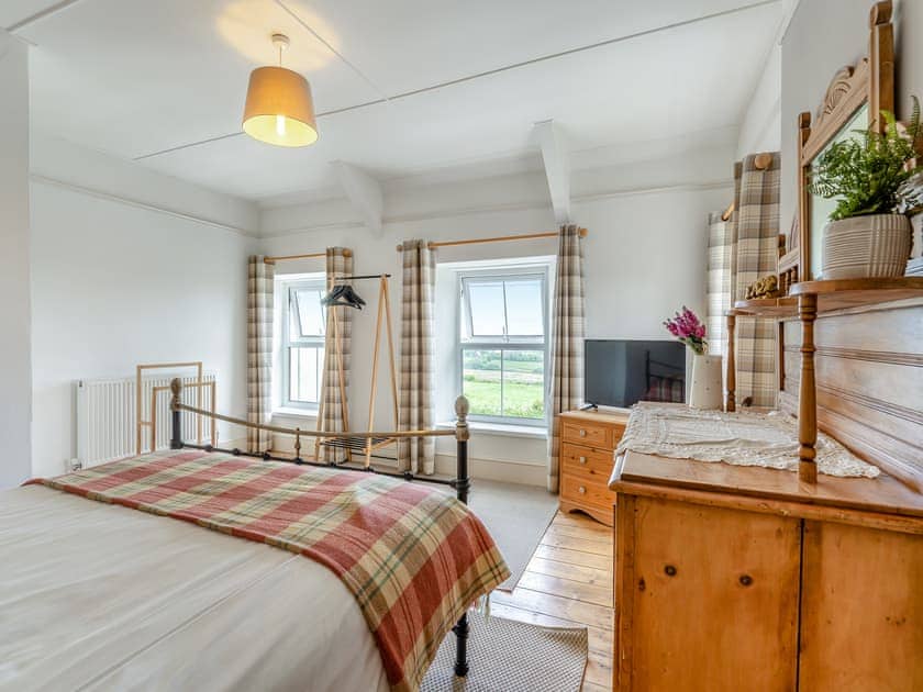 Double bedroom | Maesybryn, Pentregat