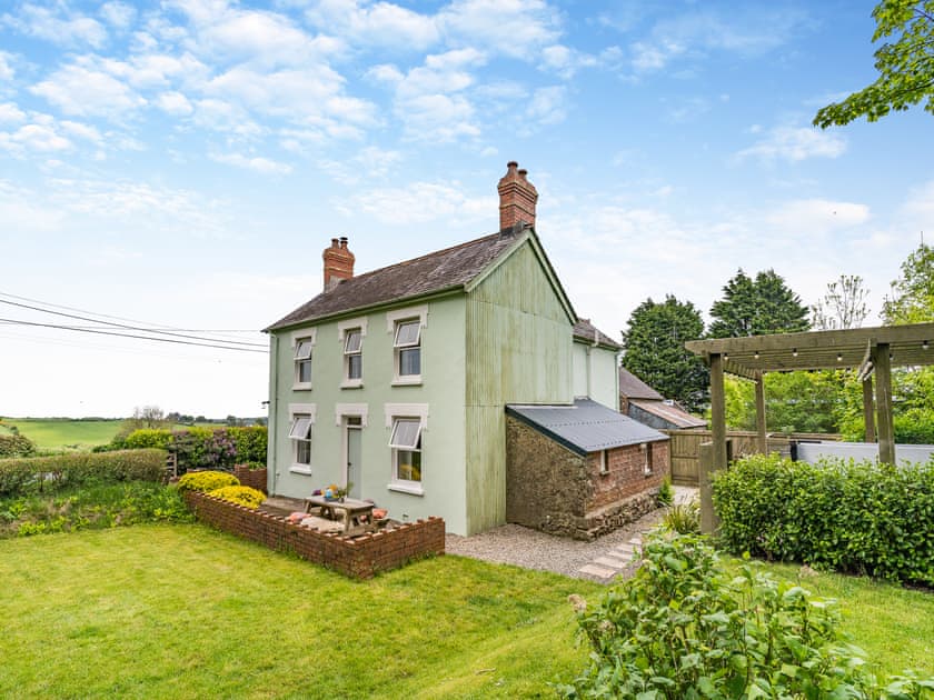 Exterior | Maesybryn, Pentregat