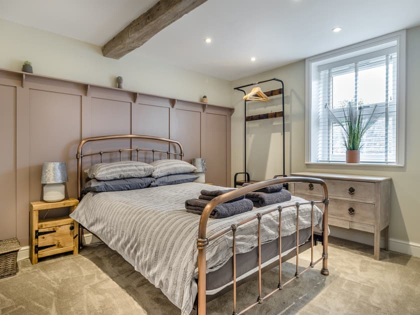 Double bedroom | Greenwell Cottage, Chesterfield