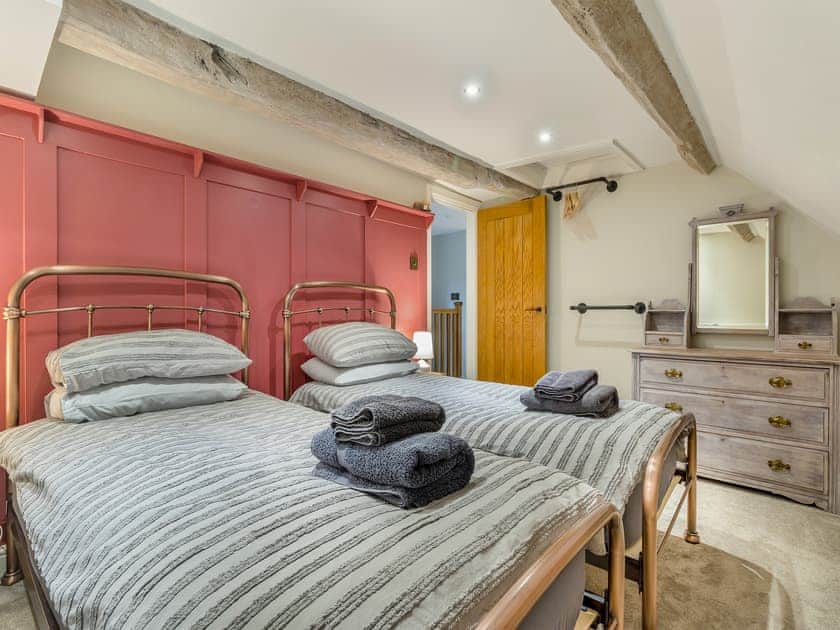 Twin bedroom | Greenwell Cottage, Chesterfield