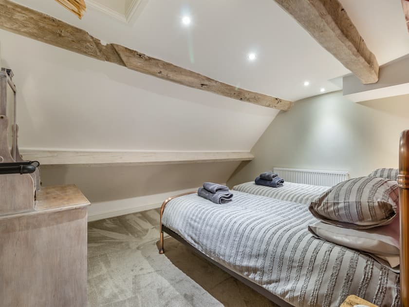 Twin bedroom | Greenwell Cottage, Chesterfield