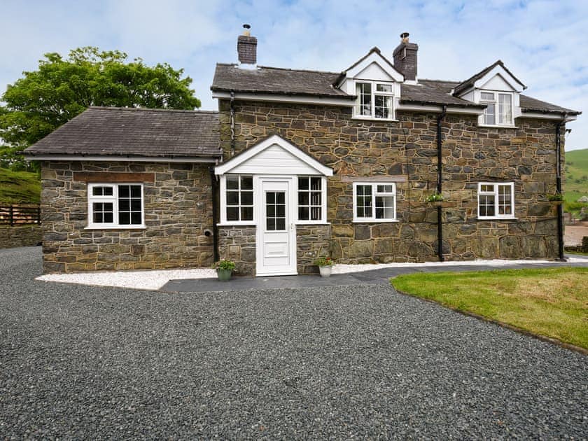 Exterior | Dolwen Isaf, Llanerfyl, near Welshpool