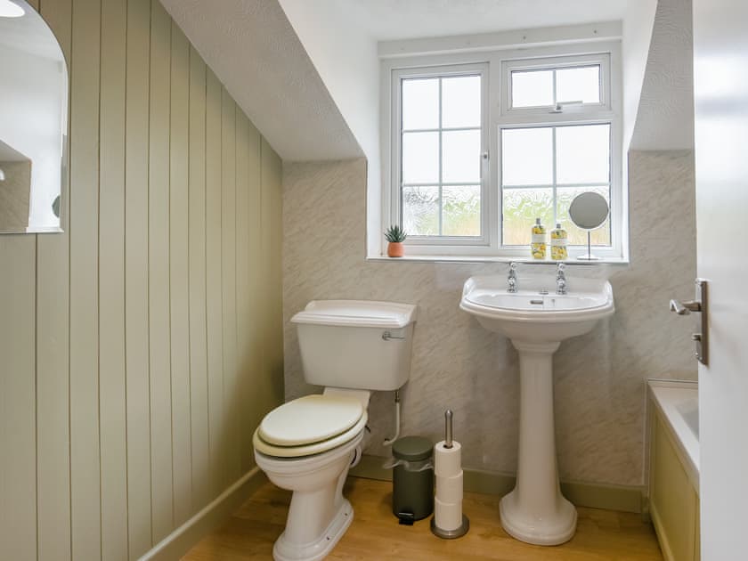 Bathroom | Dolwen Isaf, Llanerfyl, near Welshpool