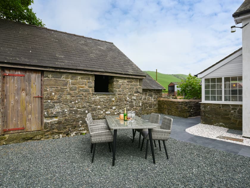 Sitting-out-area | Dolwen Isaf, Llanerfyl, near Welshpool