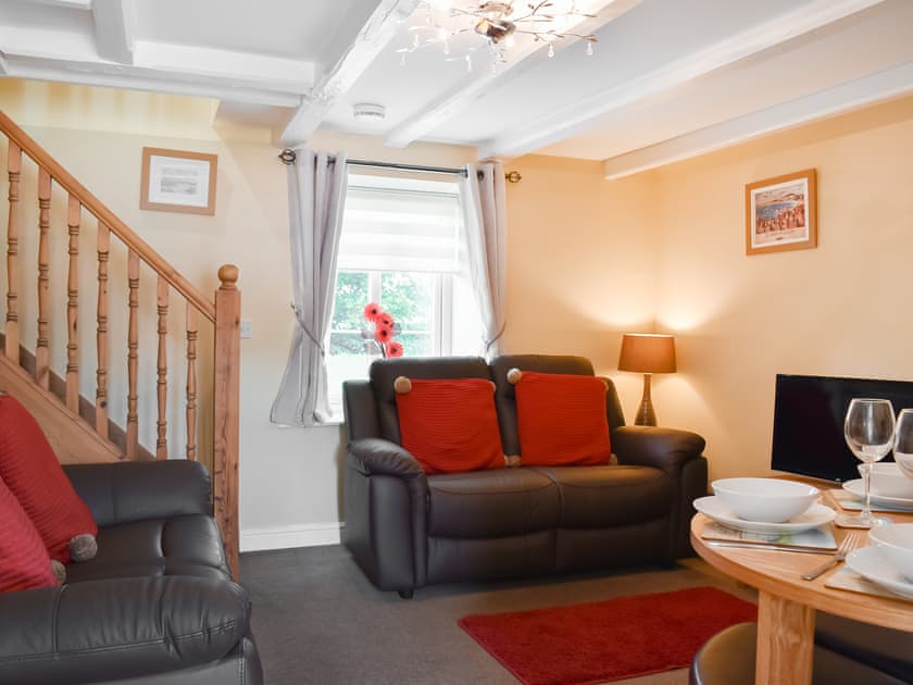 Living room with dining area | Sea Breeze Cottage, Barmston, near Bridlington