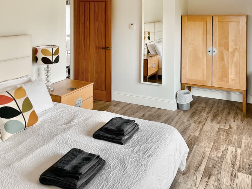 Attractive en-suite double bedroom | Lovells Barn, Welland, near Malvern