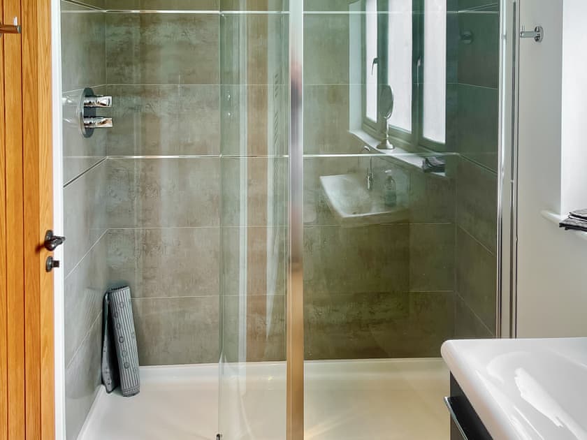 En-suite shower room | Lovells Barn, Welland, near Malvern