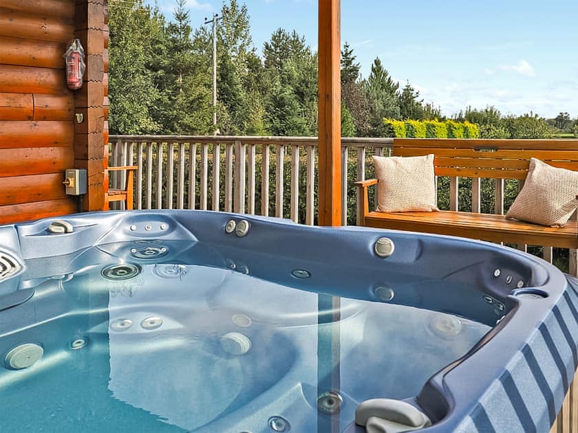 Hot tub | Meadow View Lodge - Oaklands Country Lodges, Mount Pleasant, near Church Broughton