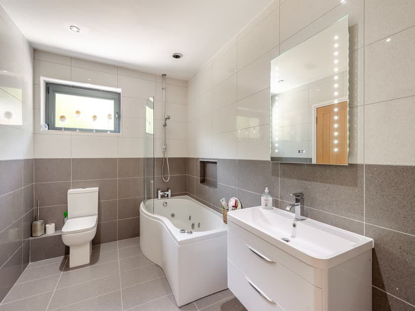 Bathroom | Foxton Lodge - Harrietsham Retreats, Harrietsham, Maidstone