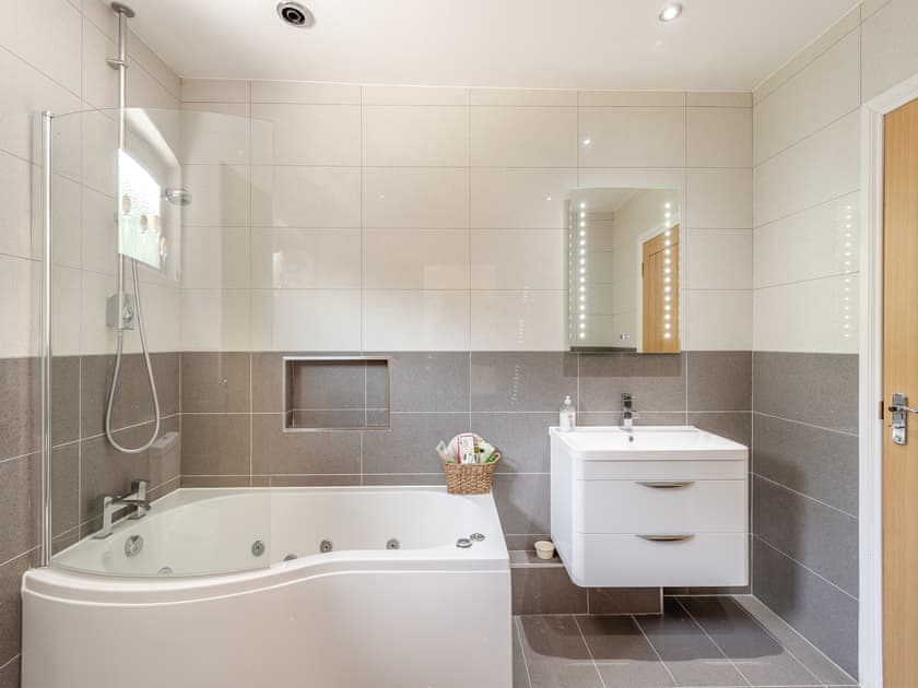 Bathroom | Foxton Lodge - Harrietsham Retreats, Harrietsham, Maidstone