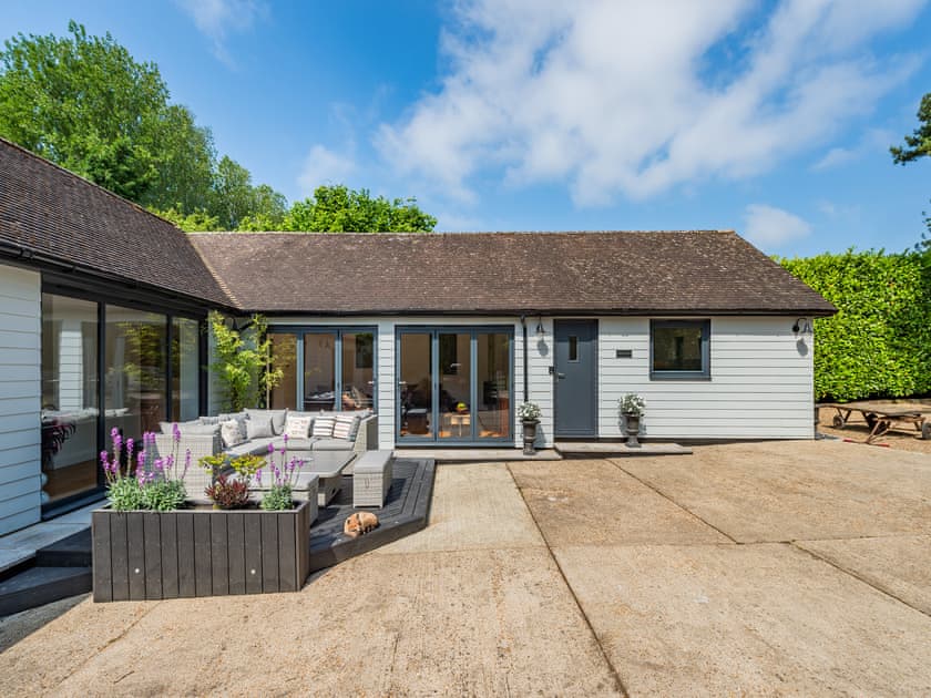 Sitting-out-area | Foxton Lodge - Harrietsham Retreats, Harrietsham, Maidstone