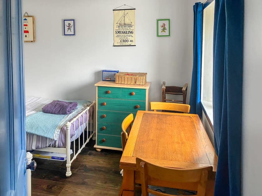 Twin bedroom | The Captains, Bettyhill