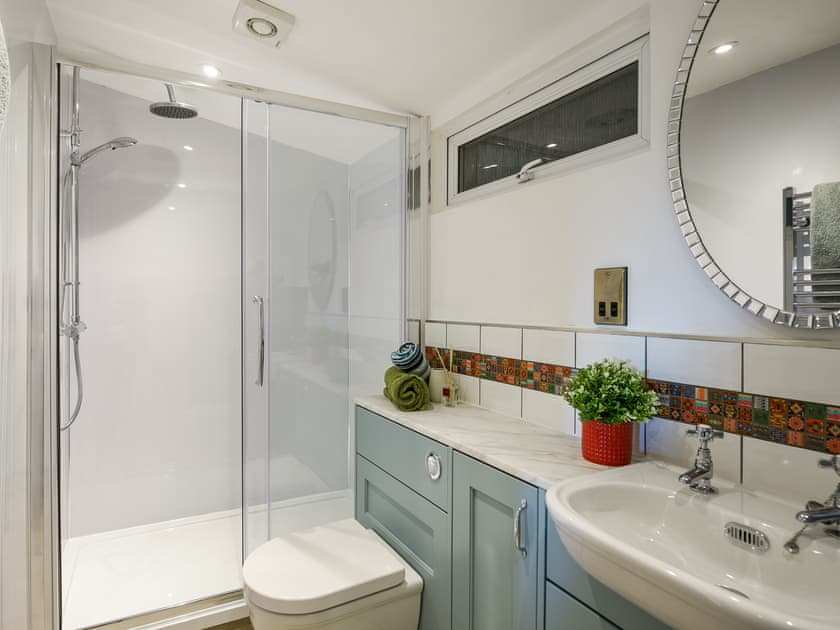 Bathroom | Cowlas, Aberdovey
