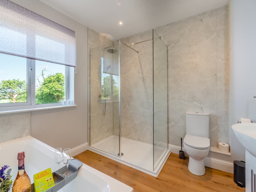En-suite Bathroom for Room 2  | Llwyncelyn Farmhouse, Clynderwen