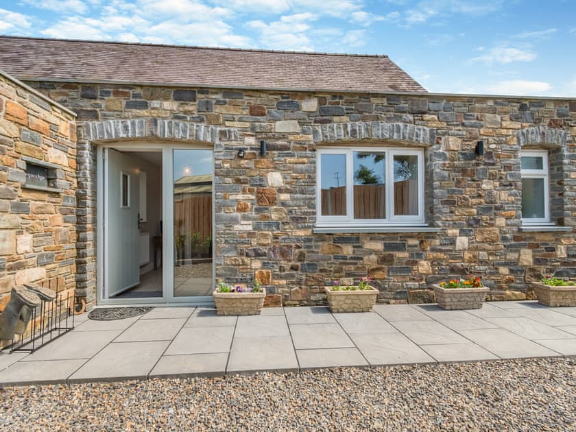 Exterior | Llwyncelyn Farmhouse, Clynderwen